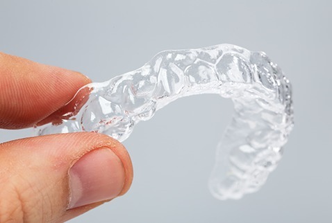 マウスピース型カスタムメイド矯正歯科装置